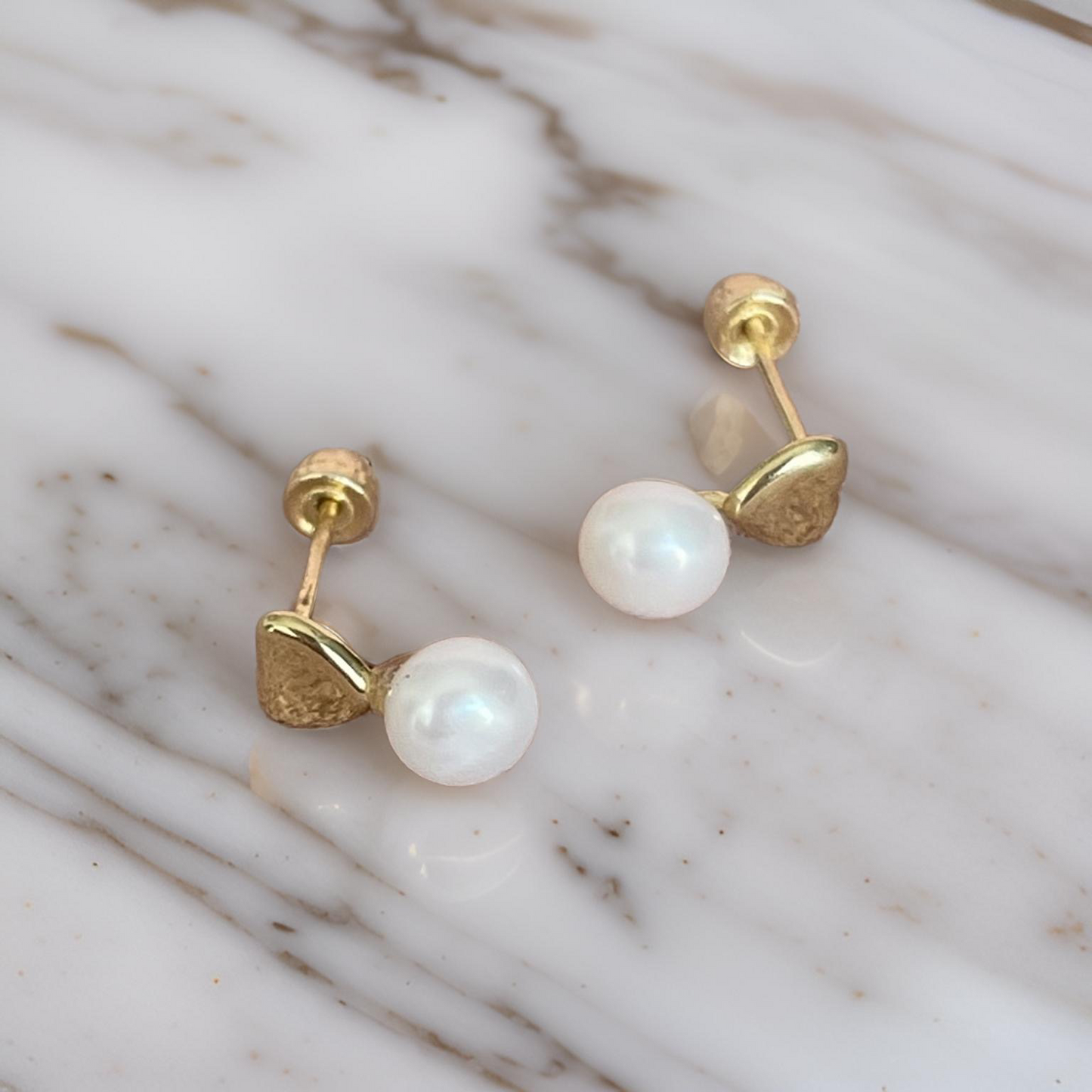 Broquel 10k perla y corazón