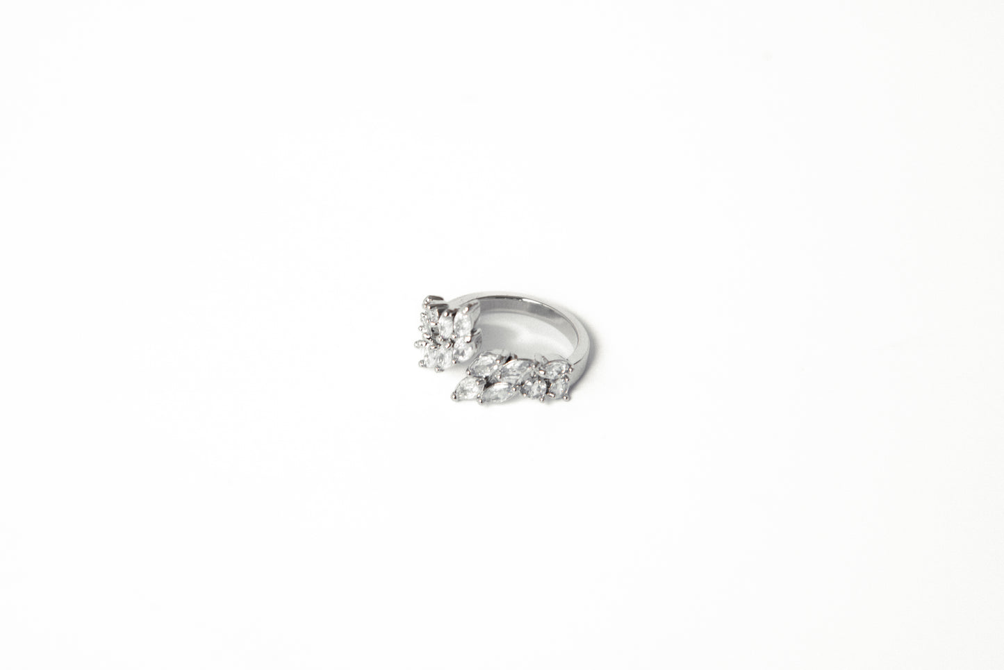 Anillo ajustable fiesta oro laminado blanco