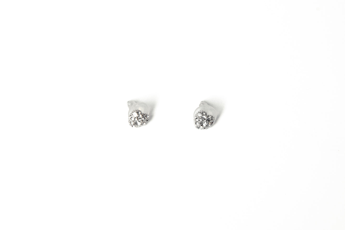 Arete corazón con cristales oro laminado blanco