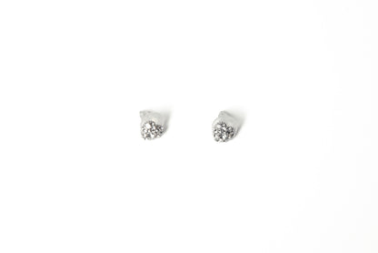 Arete corazón con cristales oro laminado blanco
